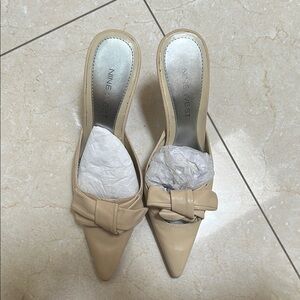 Nine West Women's Tan Bow Mules